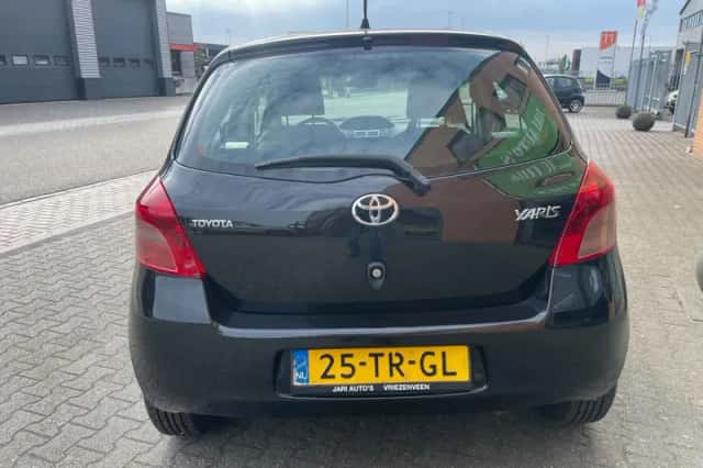 Toyota Yaris (2007) thumbnail 4