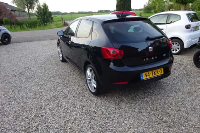 SEAT Ibiza (2012) thumbnail 2