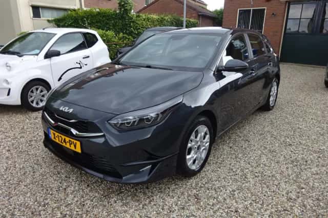 Kia Ceed (2024) thumbnail 1