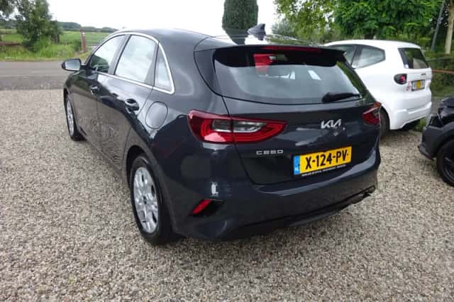 Kia Ceed (2024) thumbnail 2