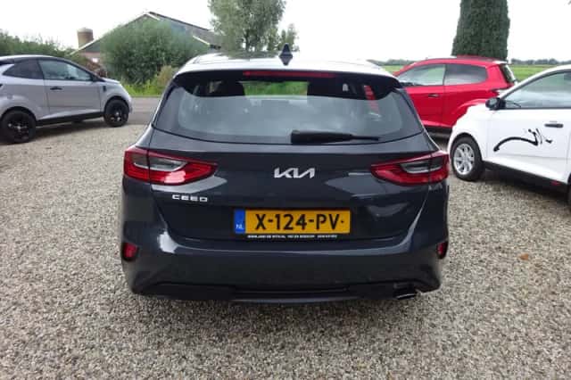 Kia Ceed (2024) thumbnail 3