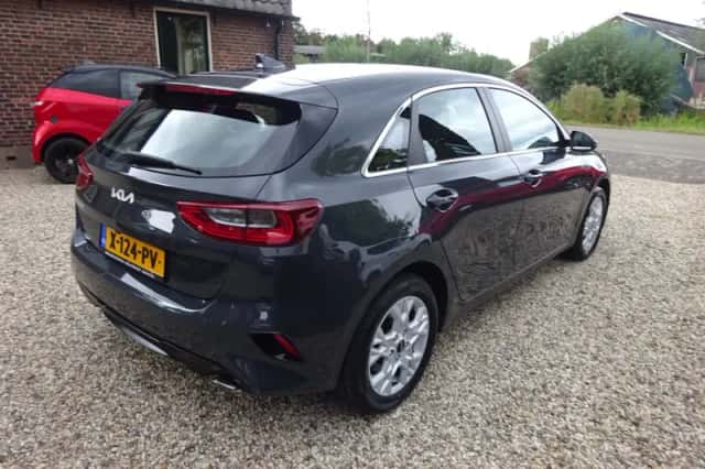 Kia Ceed (2024) thumbnail 4