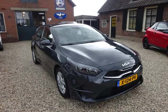 Kia Ceed (2024) thumbnail 5