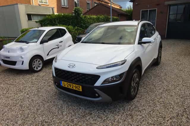 Hyundai Kona (2021) thumbnail 1