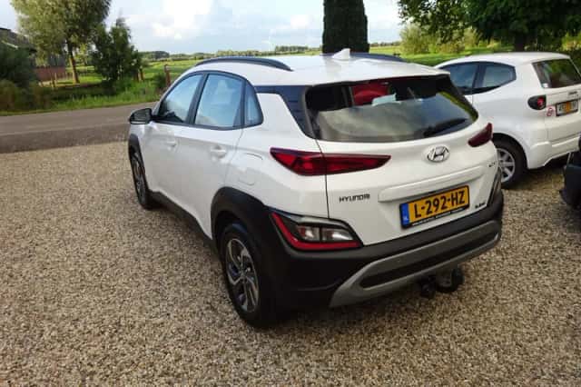Hyundai Kona (2021) thumbnail 2
