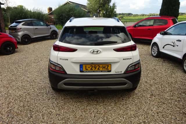 Hyundai Kona (2021) thumbnail 3