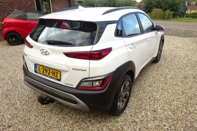 Hyundai Kona (2021) thumbnail 4
