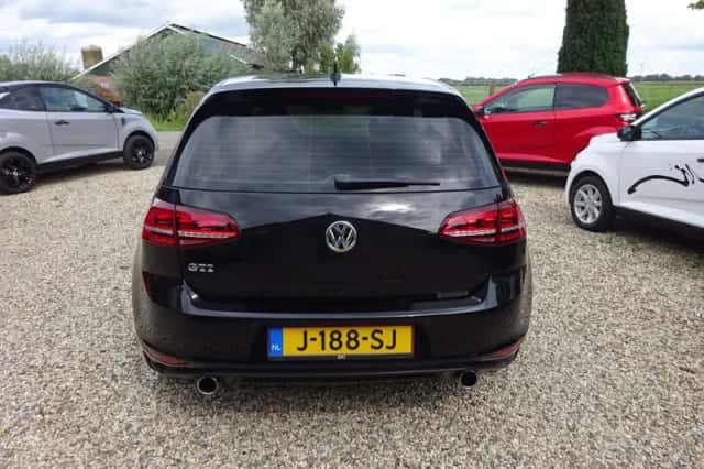Volkswagen Golf (2017) thumbnail 3