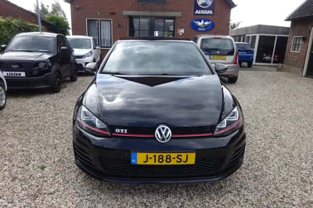 Volkswagen Golf (2017) thumbnail 6