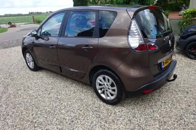 Renault Scénic (2015) thumbnail 2