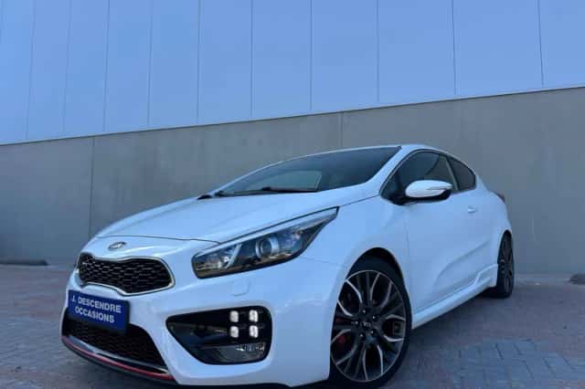 Kia ProCeed (2015) thumbnail 4