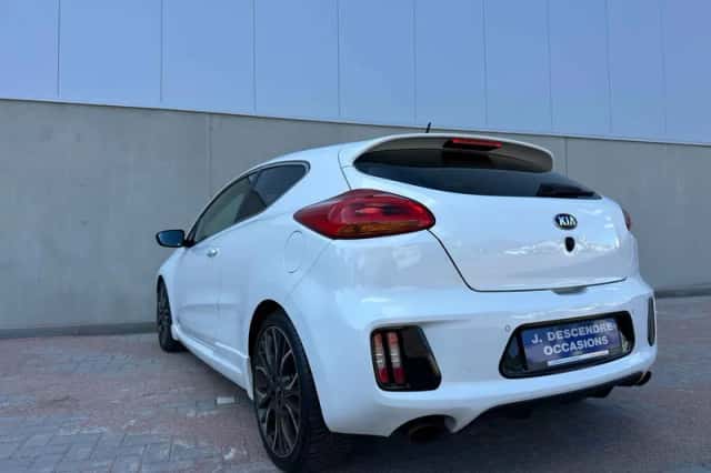 Kia ProCeed (2015) thumbnail 5