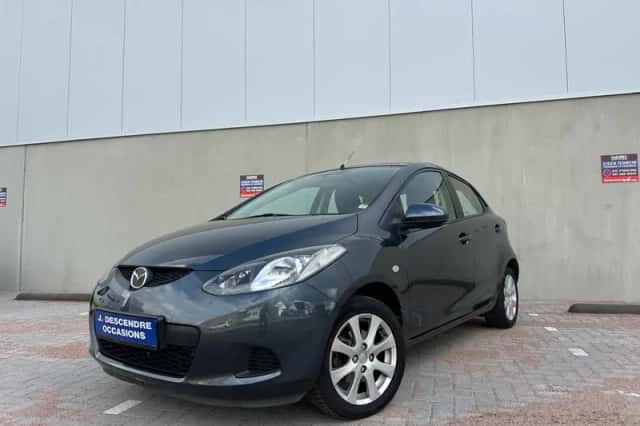Mazda 2 (2010) thumbnail 4