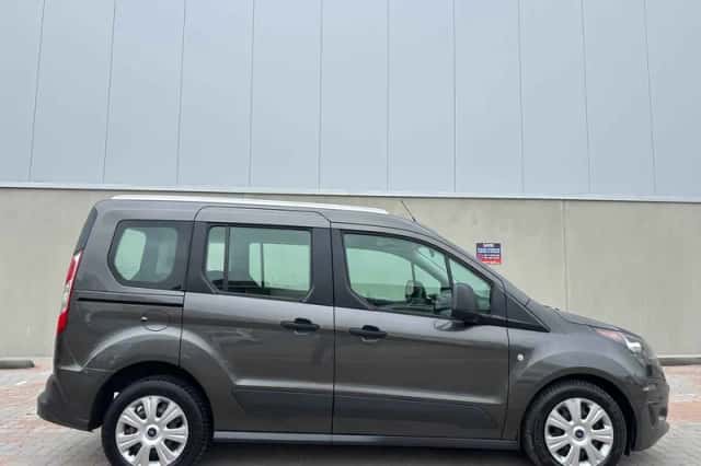 Ford Tourneo Connect (2017) thumbnail 2