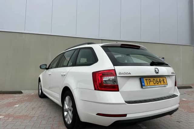 Škoda Octavia (2018) thumbnail 5