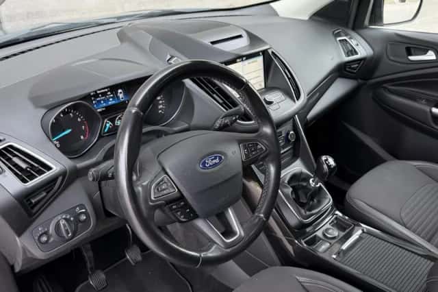 Ford Kuga (2018) thumbnail 4