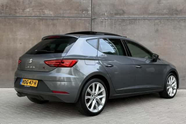 SEAT Leon (2017) thumbnail 3