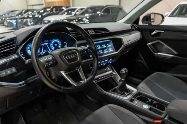 Audi Q3 (2019) thumbnail 2