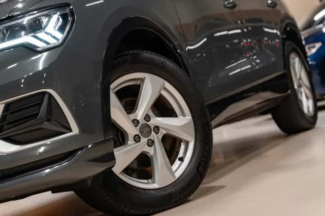Audi Q3 (2019) thumbnail 3
