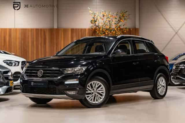 Volkswagen T-Roc (2017) thumbnail 1