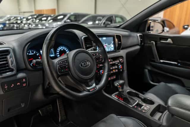 Kia Sportage (2016) thumbnail 2