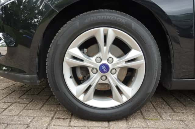 Ford Focus (2011) thumbnail 4