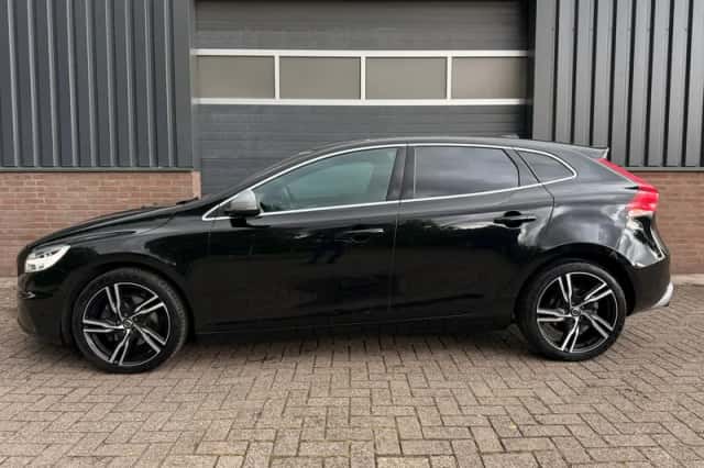 Volvo V40 (2017) thumbnail 3