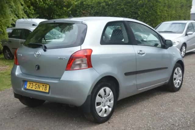 Toyota Yaris (2006) thumbnail 3