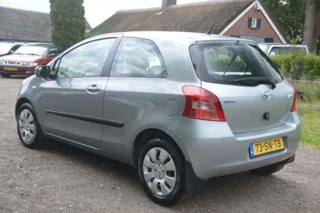 Toyota Yaris (2006) thumbnail 4