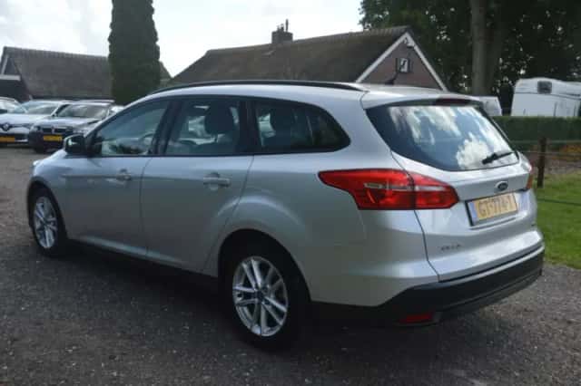 Ford Focus (2015) thumbnail 4