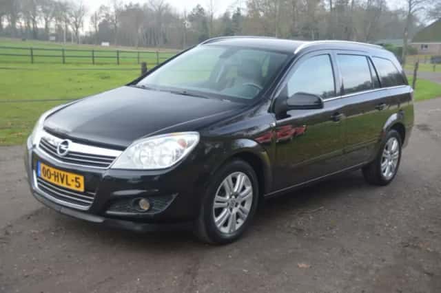 Opel Astra (2009) thumbnail 1