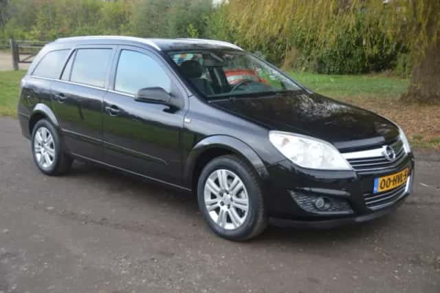 Opel Astra (2009) thumbnail 2