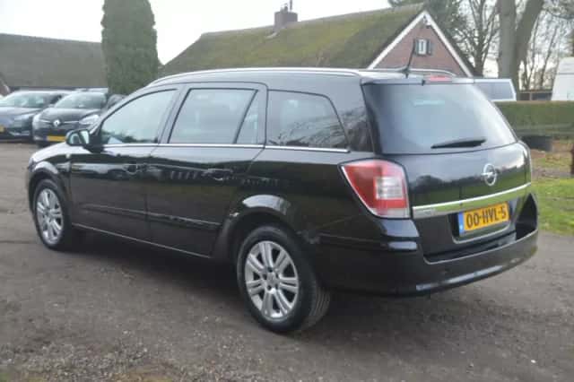 Opel Astra (2009) thumbnail 4
