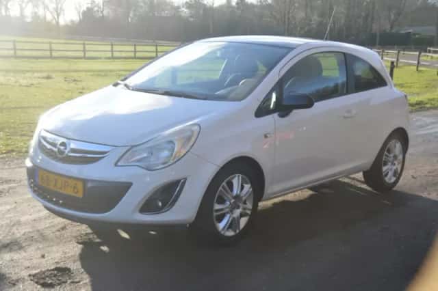 Opel Corsa (2012) thumbnail 1