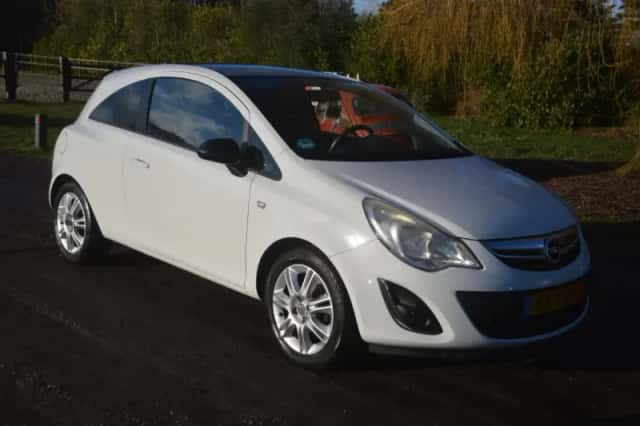 Opel Corsa (2012) thumbnail 2