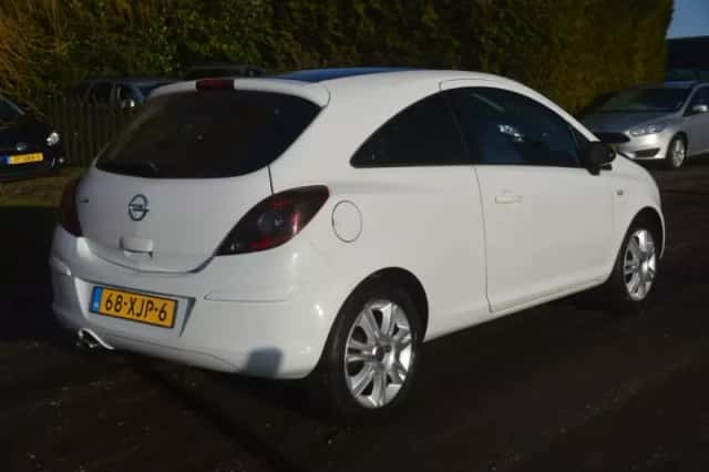 Opel Corsa (2012) thumbnail 5