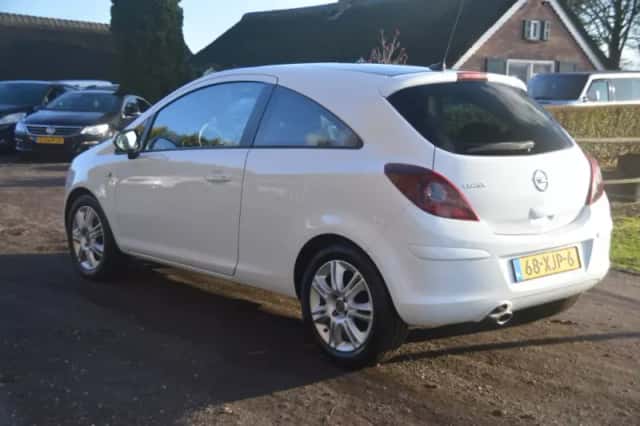 Opel Corsa (2012) thumbnail 6