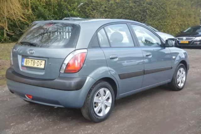Kia Rio (2006) thumbnail 3