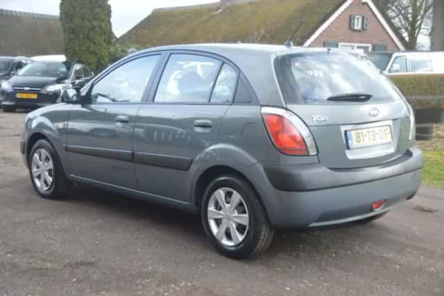 Kia Rio (2006) thumbnail 4