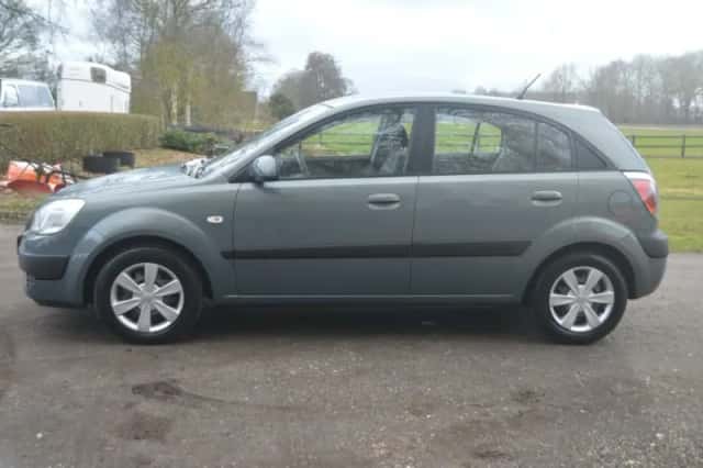 Kia Rio (2006) thumbnail 6