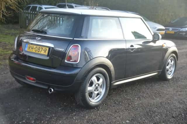 MINI Cooper (2008) thumbnail 3
