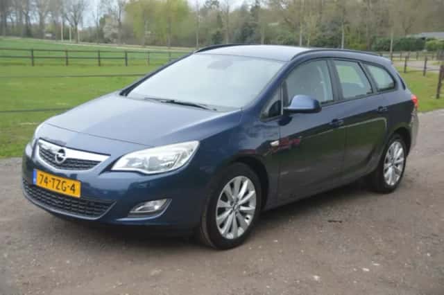 Opel Astra (2012) thumbnail 1