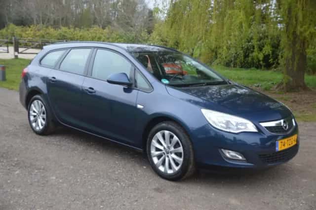 Opel Astra (2012) thumbnail 2