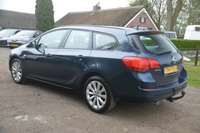 Opel Astra (2012) thumbnail 4