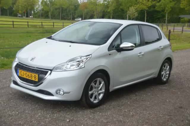 Peugeot 208 (2015) thumbnail 1