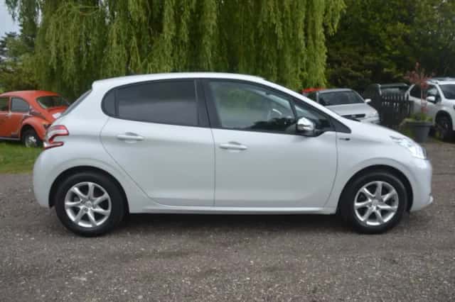 Peugeot 208 (2015) thumbnail 5