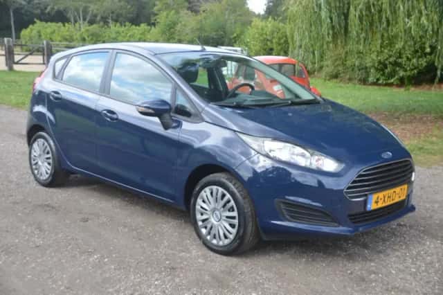 Ford Fiesta (2014) thumbnail 2