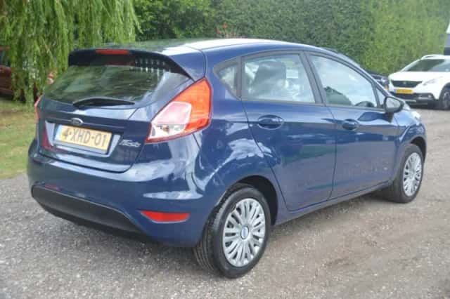 Ford Fiesta (2014) thumbnail 3