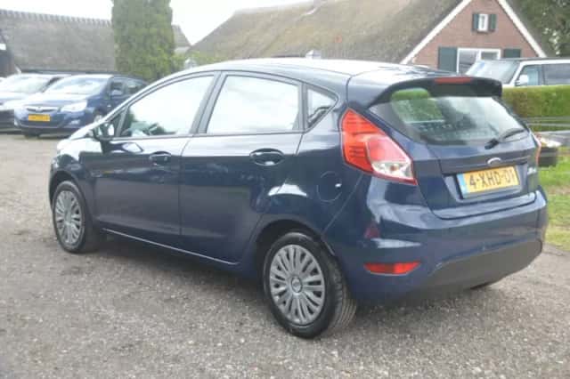 Ford Fiesta (2014) thumbnail 4