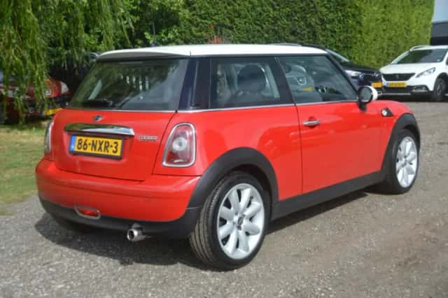 MINI Cooper (2009) thumbnail 3